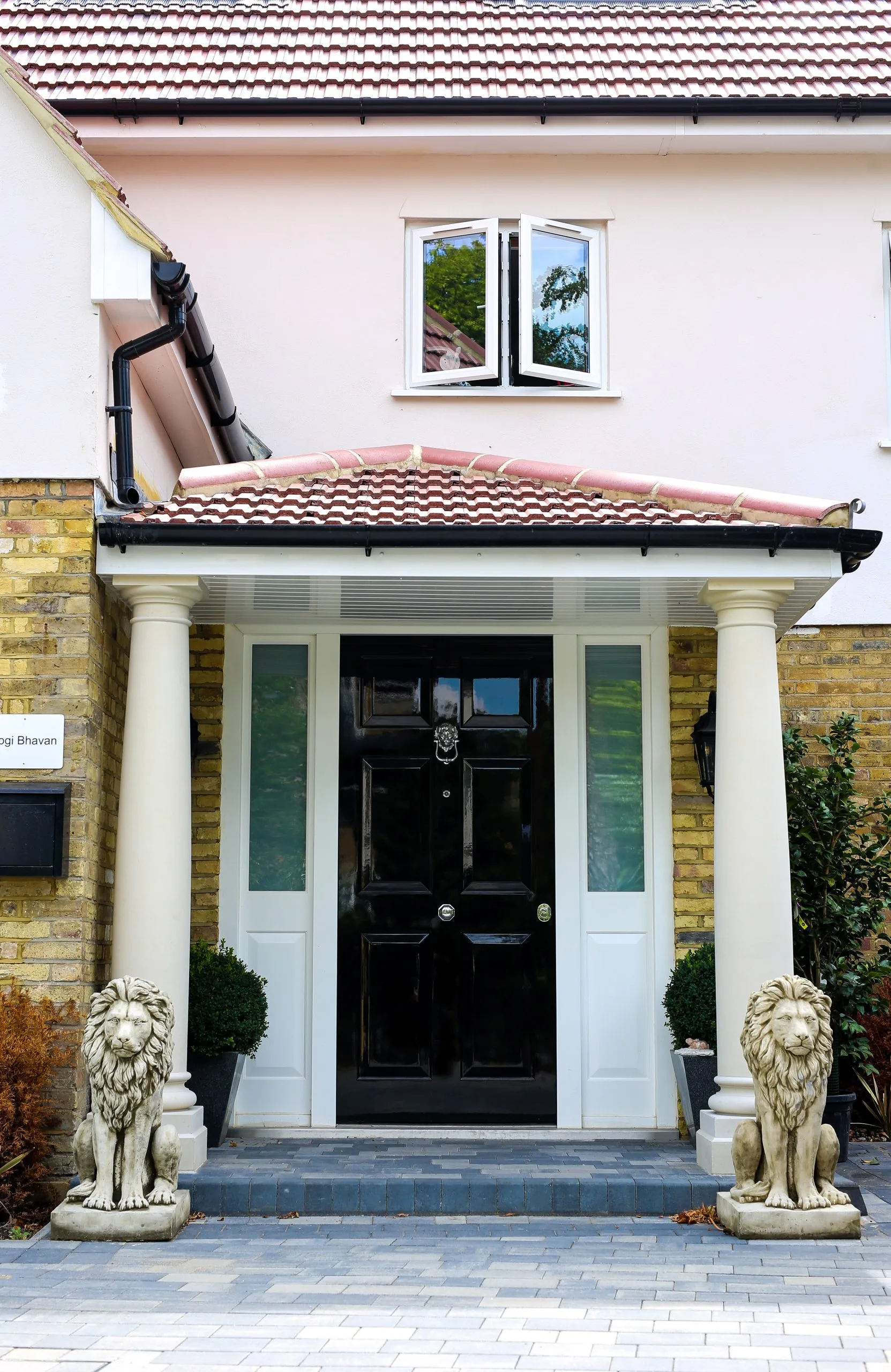 glaze-black-high-security-doors-with-lion-knocker