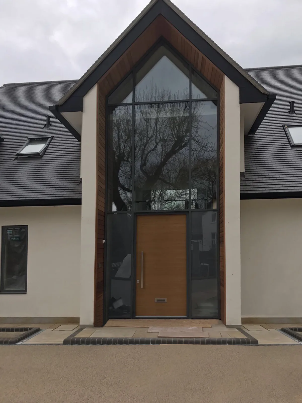 structural_glazing_modern_door_triangle