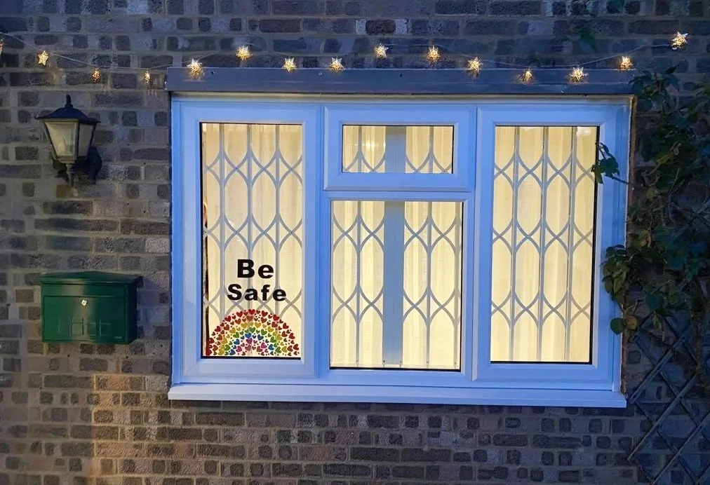 grills_white,_window_+_lights