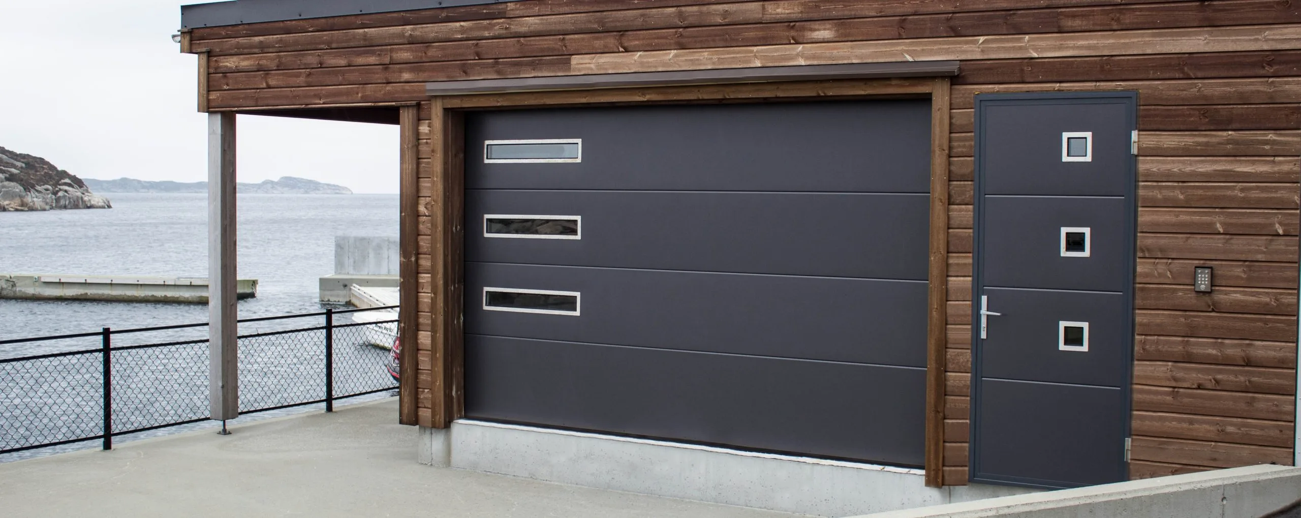 matching_garage_door_and_front_door